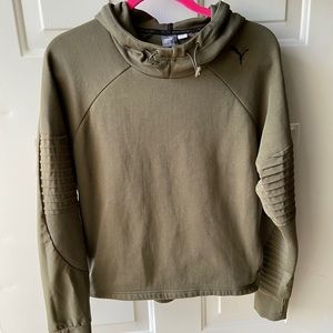 Puma Pullover Hoodie Sweatshirt with Thumb Holes, like new condition Size M